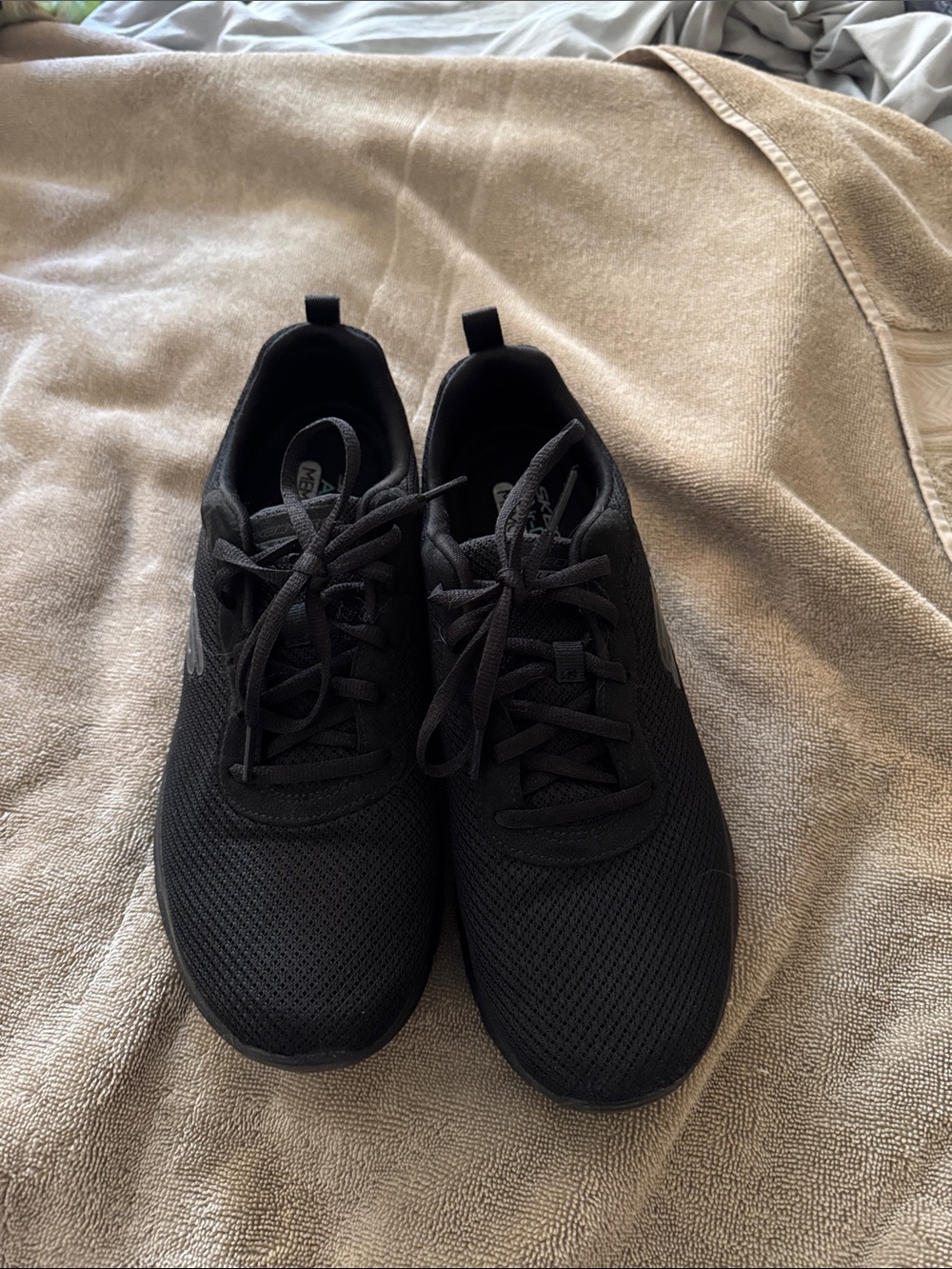 Skechers Womens All-Black Breathable Mesh Athletic Sneakers